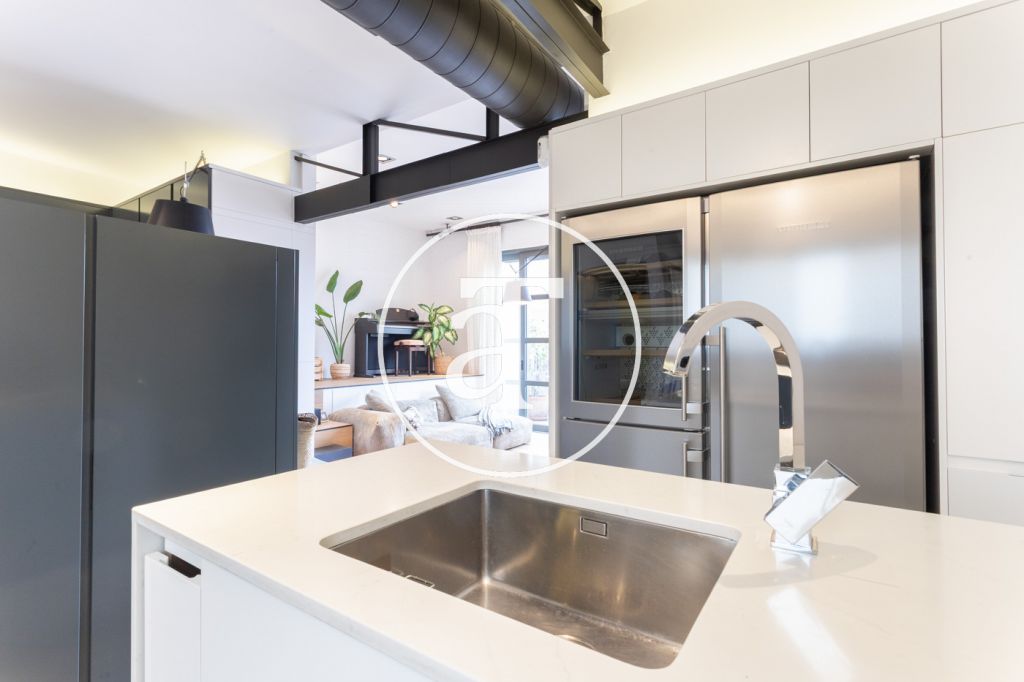 Monthly rental apartment with 1 bedroom suite with balcony in the Eixample 12