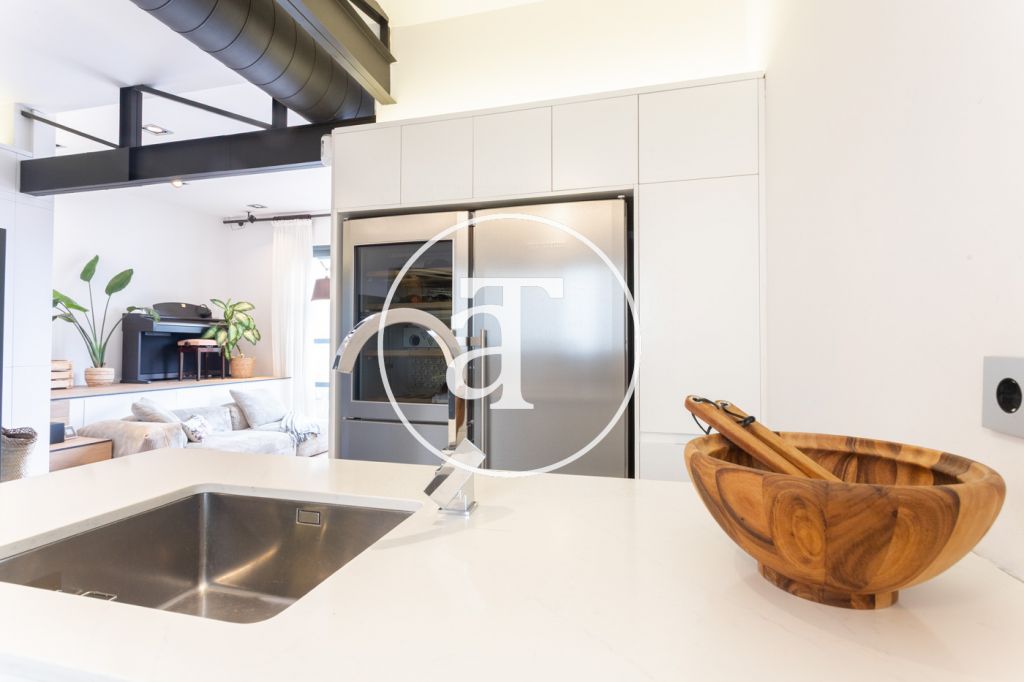 Monthly rental apartment with 1 bedroom suite with balcony in the Eixample 13