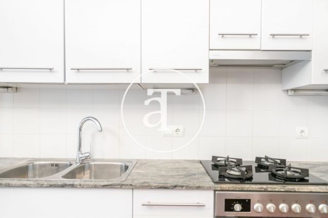 Bright, furnished apartment steps away from EADA Business School 10