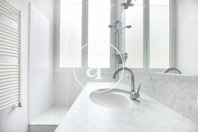 Bright, furnished apartment steps away from EADA Business School 14