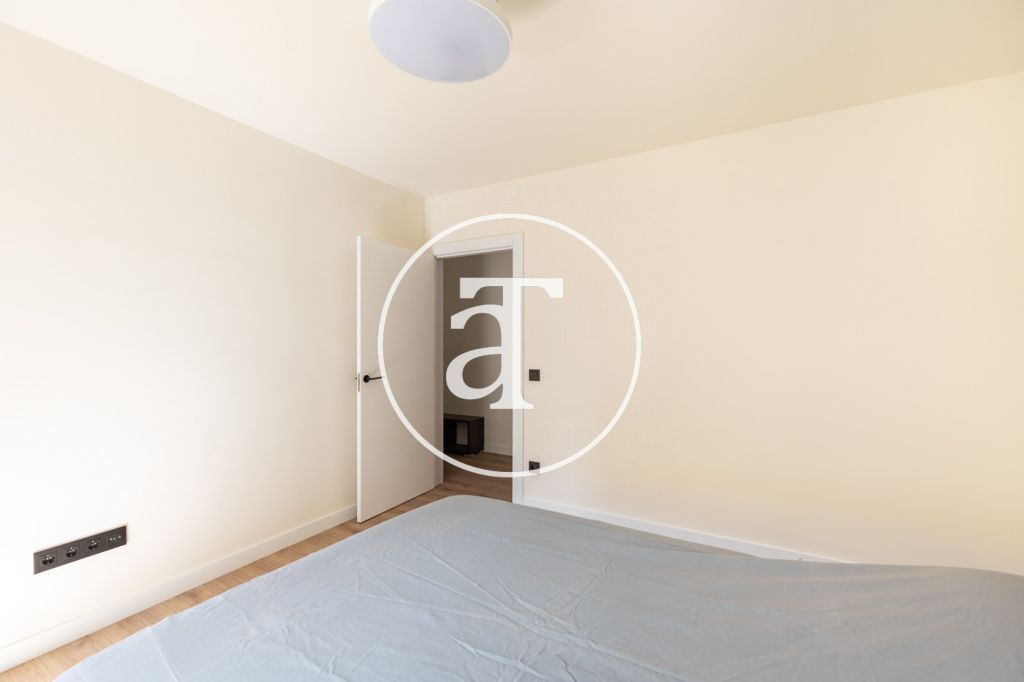 Monthly rental apartment with 2 bedrooms, 1 bathroom and patio in Vila de Gràcia 20