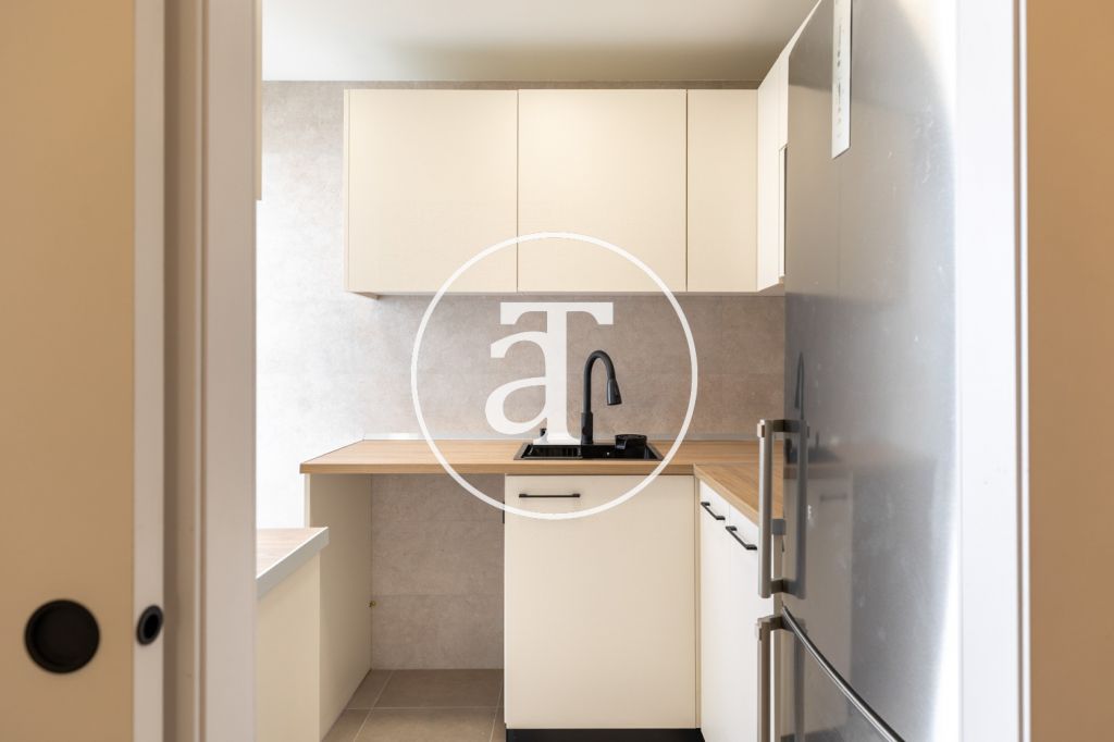 Monthly rental apartment with 2 bedrooms, 1 bathroom and patio in Vila de Gràcia 9