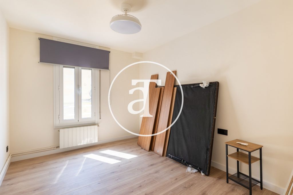 Monthly rental apartment with 2 bedrooms, 1 bathroom and patio in Vila de Gràcia 22