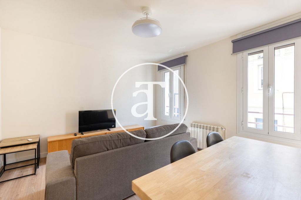 Monthly rental apartment with 2 bedrooms, 1 bathroom and patio in Vila de Gràcia 5