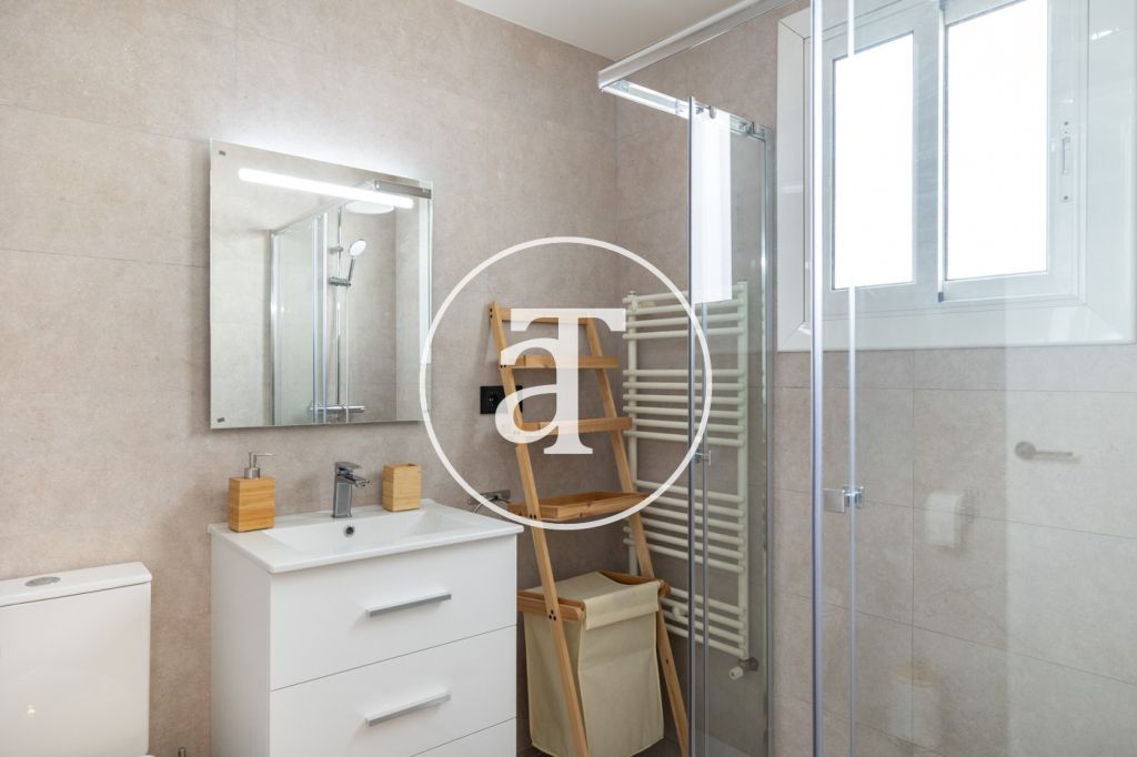Monthly rental apartment with 2 bedrooms, 1 bathroom and patio in Vila de Gràcia 24