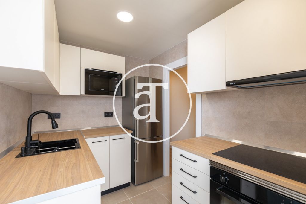 Monthly rental apartment with 2 bedrooms, 1 bathroom and patio in Vila de Gràcia 10