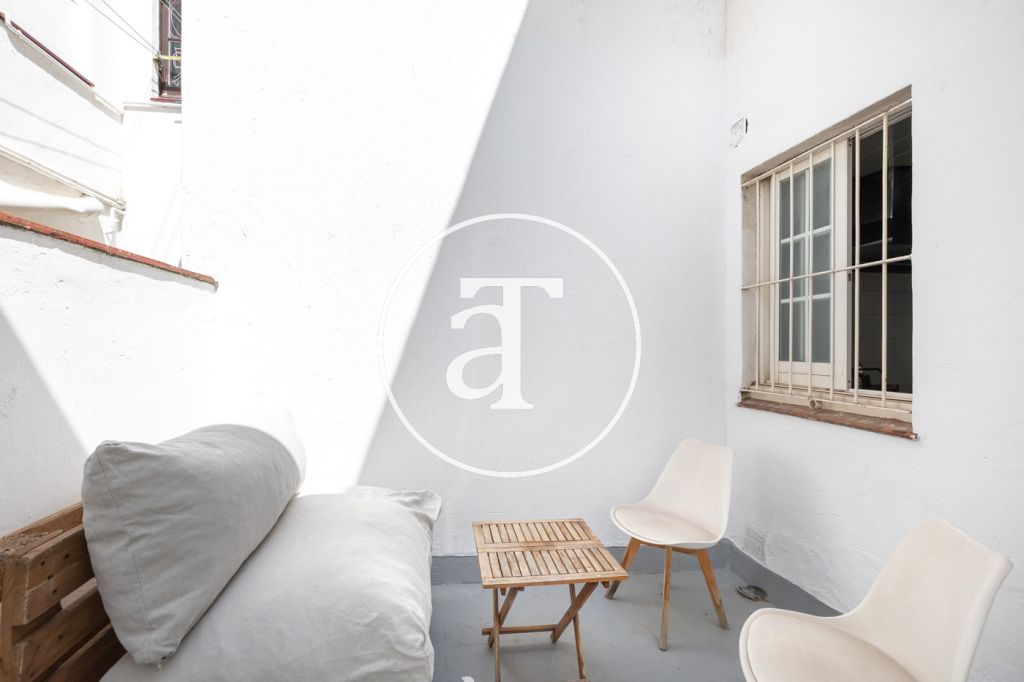 Monthly rental apartment with 2 bedrooms, 1 bathroom and patio in Vila de Gràcia 15