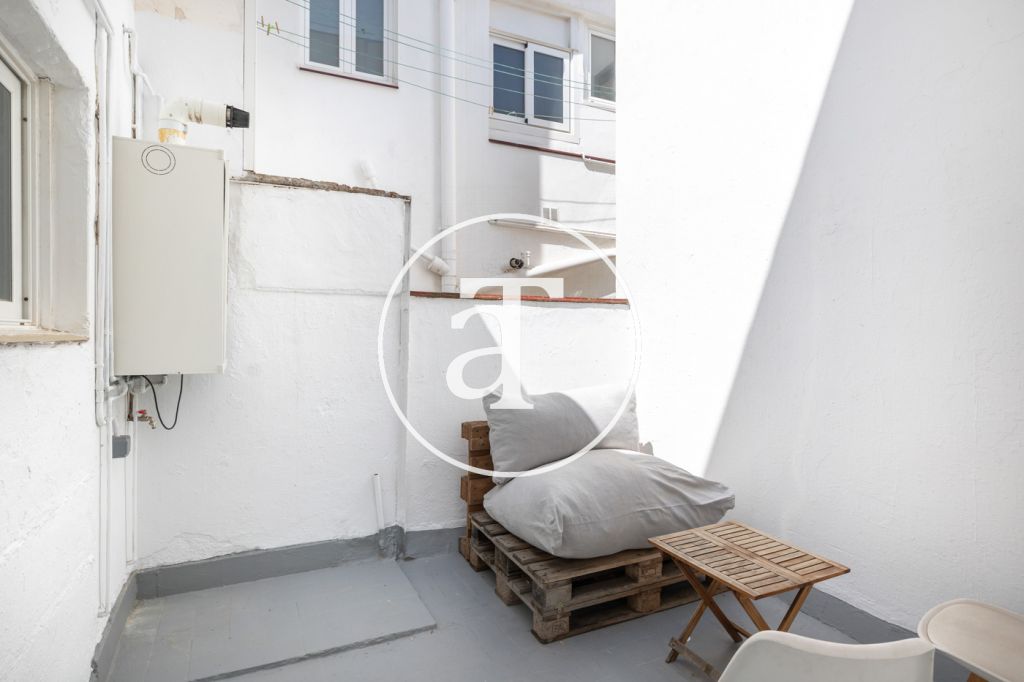 Monthly rental apartment with 2 bedrooms, 1 bathroom and patio in Vila de Gràcia 14