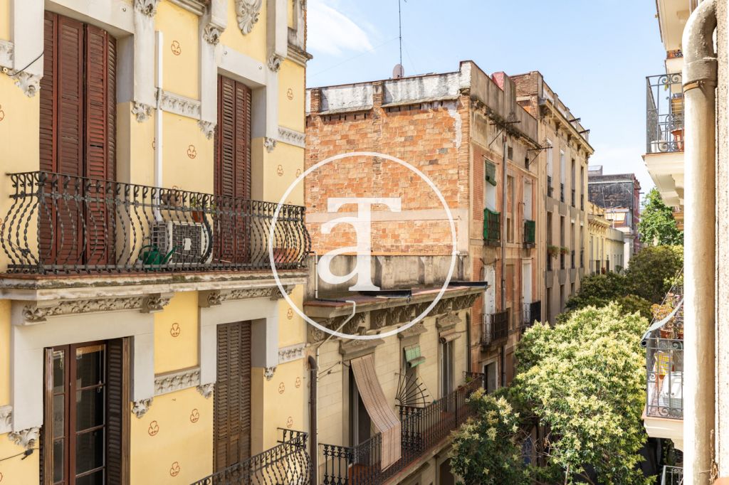 Monthly rental apartment with 2 bedrooms, 1 bathroom and patio in Vila de Gràcia 3