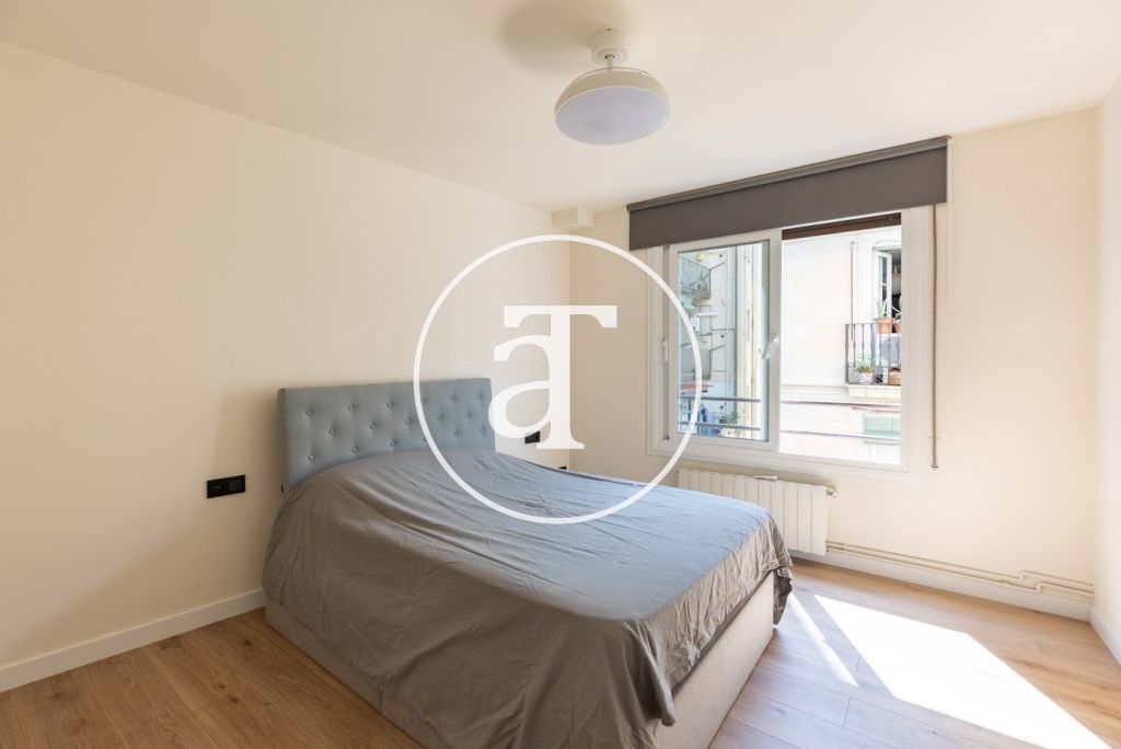 Monthly rental apartment with 2 bedrooms, 1 bathroom and patio in Vila de Gràcia 17