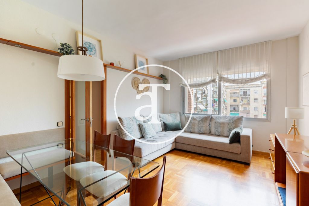 Monthly rental apartment with 3 bedrooms, study, 1 bathroom and toilet in the Sagrada Familia neighborhood