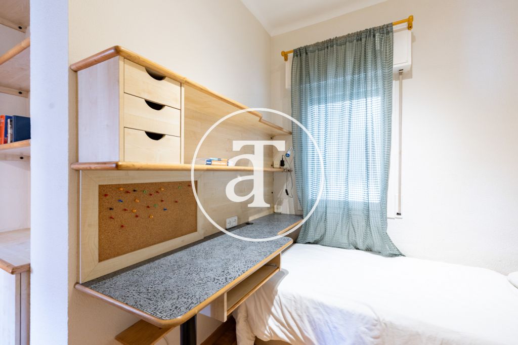Monthly rental apartment with 3 bedrooms, study, 1 bathroom and toilet in the Sagrada Familia neighborhood 36