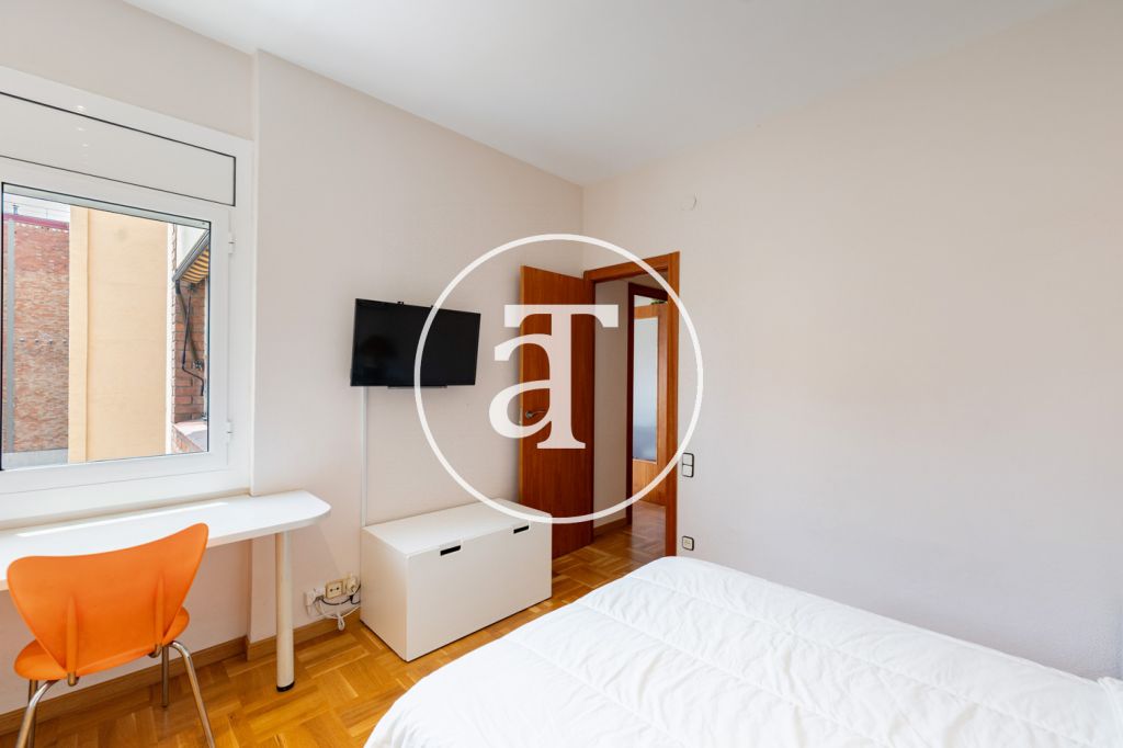 Monthly rental apartment with 3 bedrooms, study, 1 bathroom and toilet in the Sagrada Familia neighborhood 27