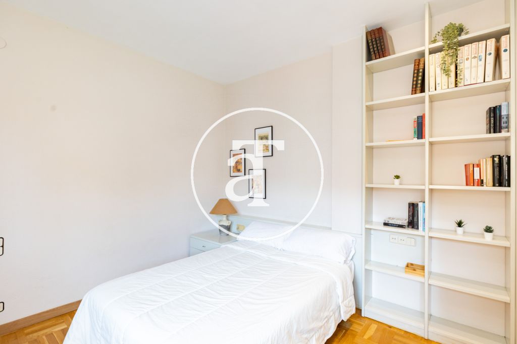 Monthly rental apartment with 3 bedrooms, study, 1 bathroom and toilet in the Sagrada Familia neighborhood 30