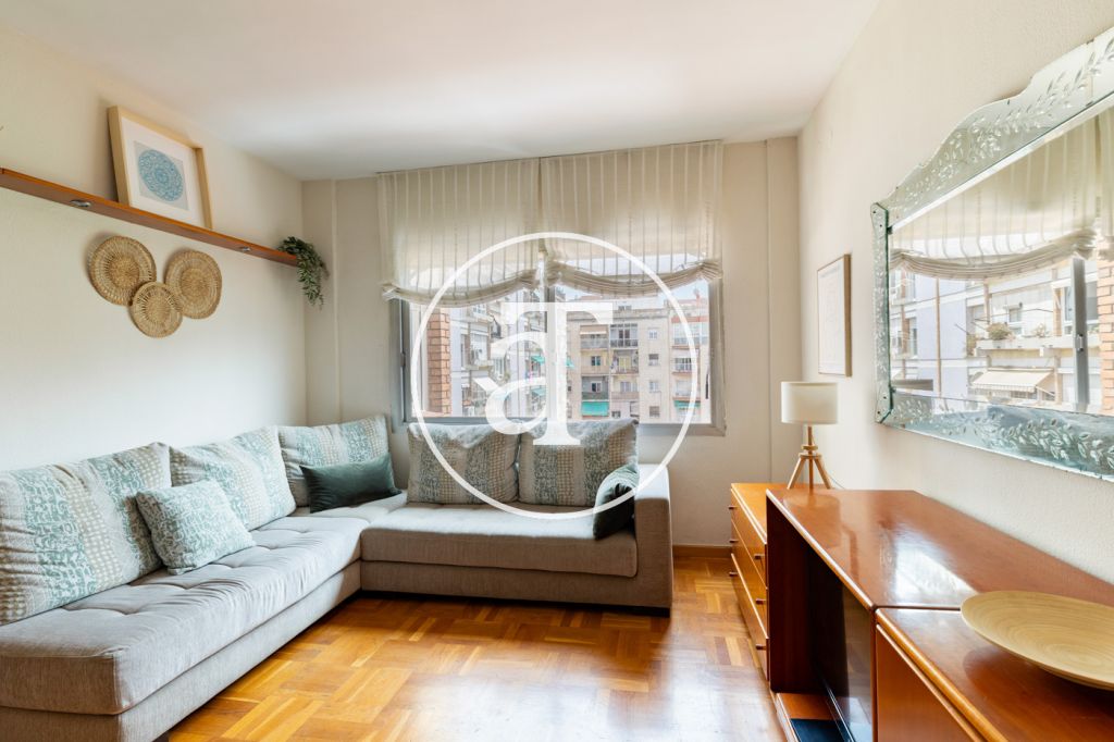 Monthly rental apartment with 3 bedrooms, study, 1 bathroom and toilet in the Sagrada Familia neighborhood 3