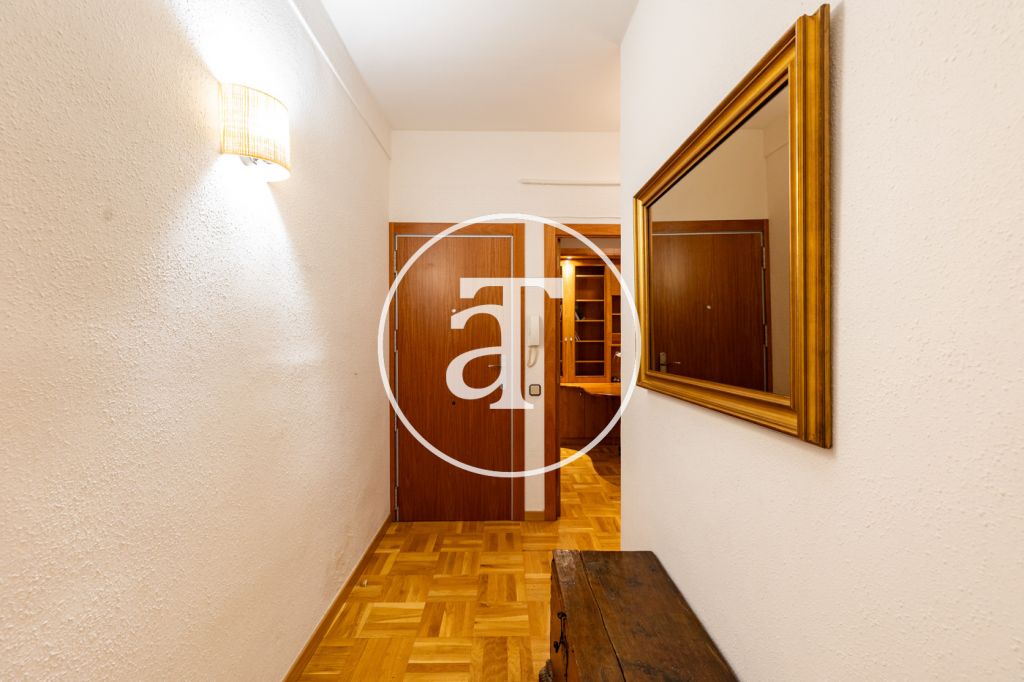 Monthly rental apartment with 3 bedrooms, study, 1 bathroom and toilet in the Sagrada Familia neighborhood 16