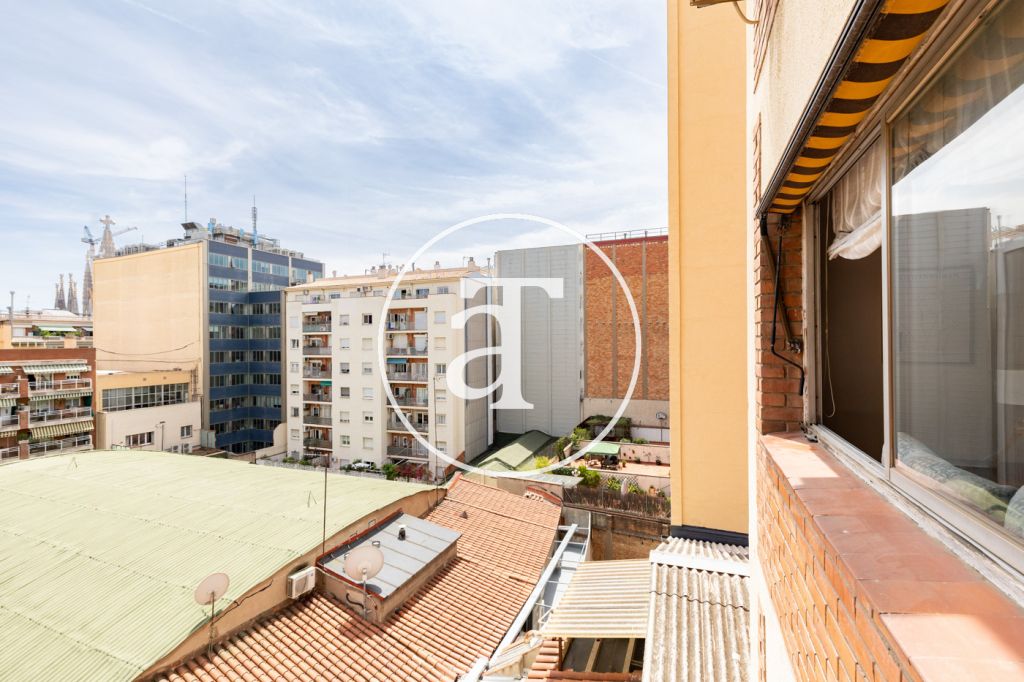 Monthly rental apartment with 3 bedrooms, study, 1 bathroom and toilet in the Sagrada Familia neighborhood 32
