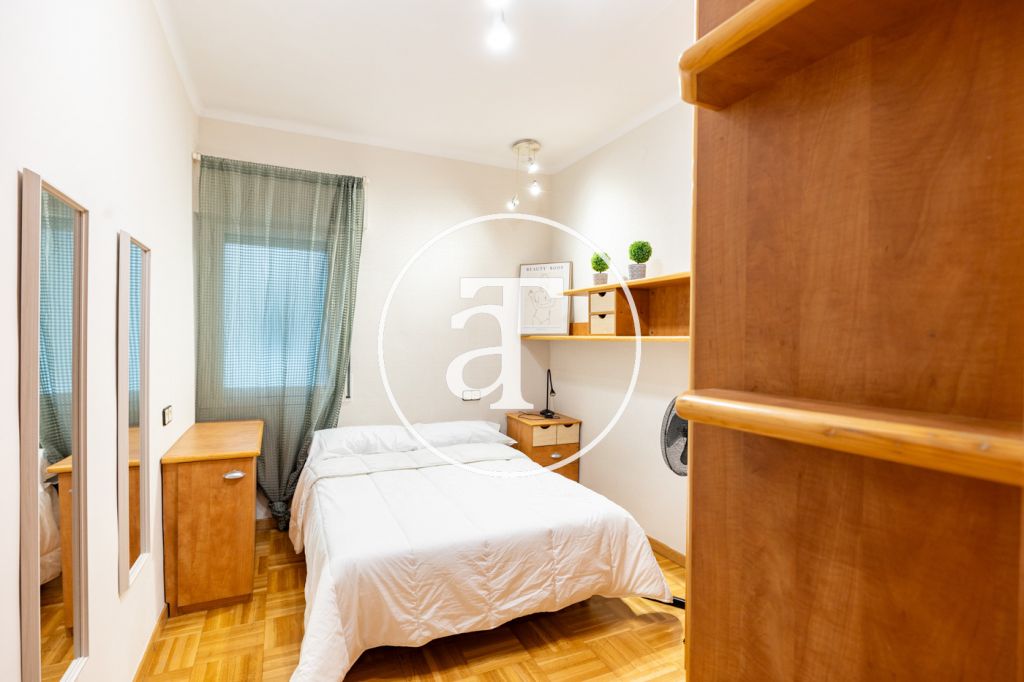 Monthly rental apartment with 3 bedrooms, study, 1 bathroom and toilet in the Sagrada Familia neighborhood 21