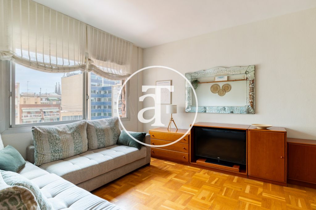 Monthly rental apartment with 3 bedrooms, study, 1 bathroom and toilet in the Sagrada Familia neighborhood 2