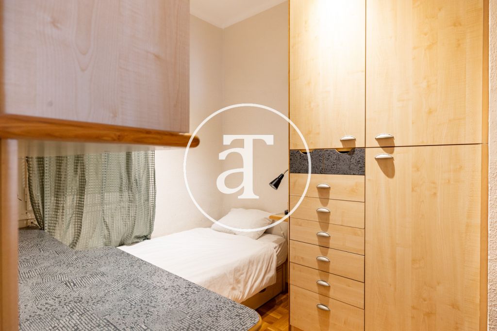 Monthly rental apartment with 3 bedrooms, study, 1 bathroom and toilet in the Sagrada Familia neighborhood 33