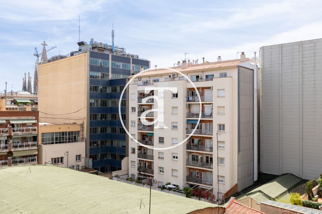 Monthly rental apartment with 3 bedrooms, study, 1 bathroom and toilet in the Sagrada Familia neighborhood 5