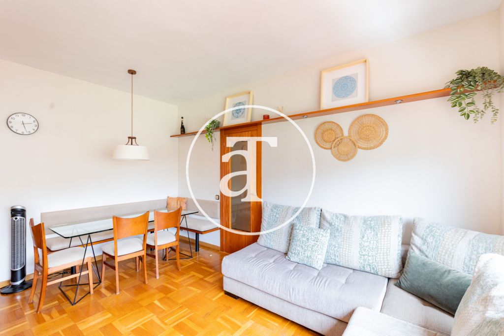 Monthly rental apartment with 3 bedrooms, study, 1 bathroom and toilet in the Sagrada Familia neighborhood 6