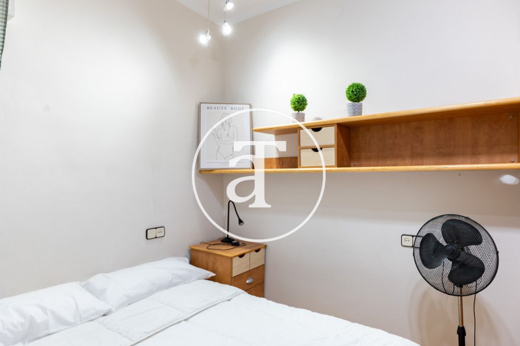 Monthly rental apartment with 3 bedrooms, study, 1 bathroom and toilet in the Sagrada Familia neighborhood 35
