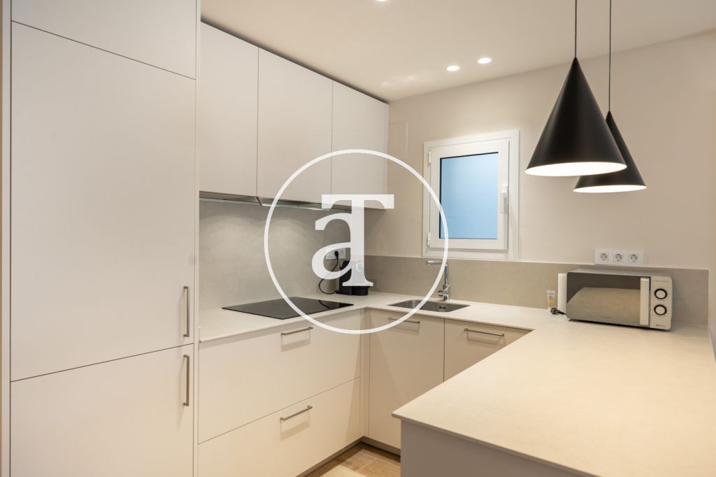 Monthly rental Penthouse with 2 bedrooms and 2 bathrooms with private terrace next to Plaça de Sants 19