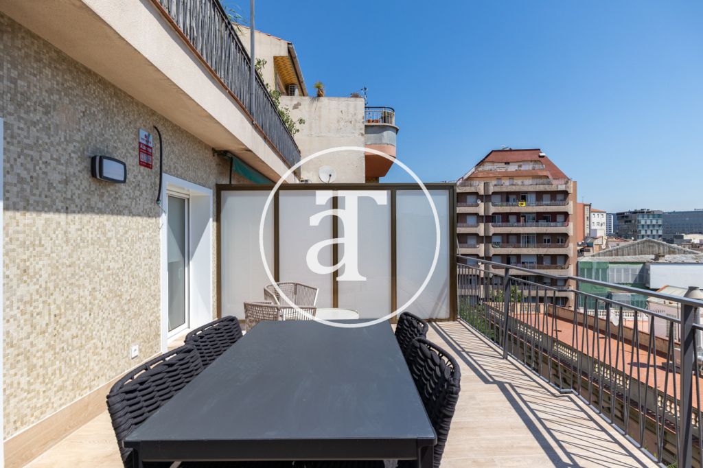 Monthly rental Penthouse with 2 bedrooms and 2 bathrooms with private terrace next to Plaça de Sants 4