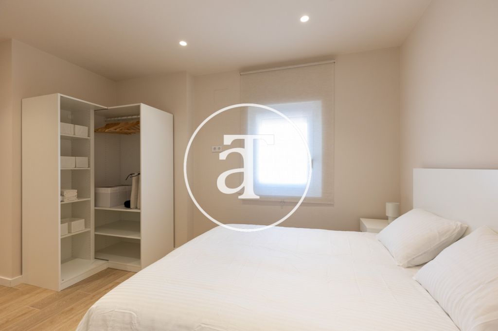 Monthly rental Penthouse with 2 bedrooms and 2 bathrooms with private terrace next to Plaça de Sants 23