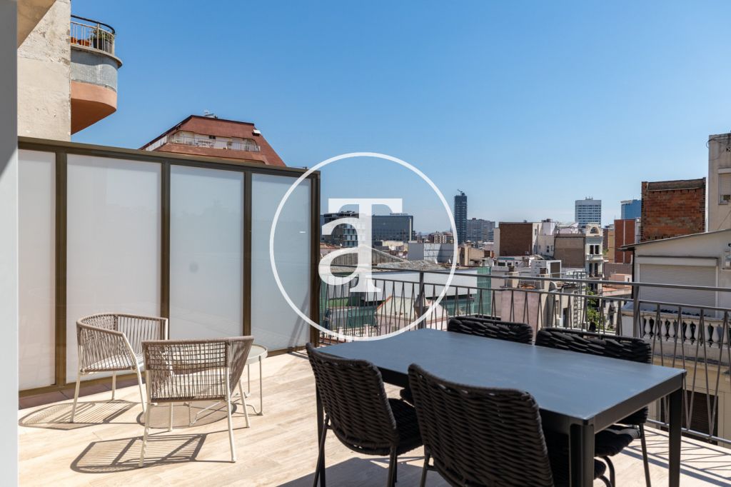 Monthly rental Penthouse with 2 bedrooms and 2 bathrooms with private terrace next to Plaça de Sants 3