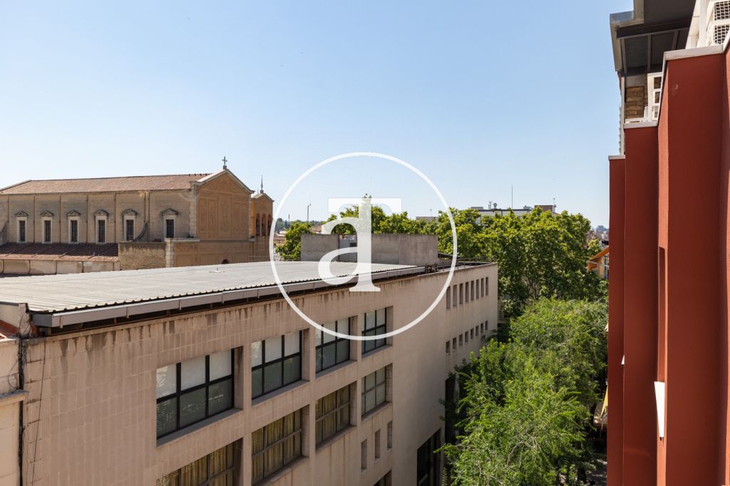 Monthly rental Penthouse with 2 bedrooms and 2 bathrooms with private terrace next to Plaça de Sants 6