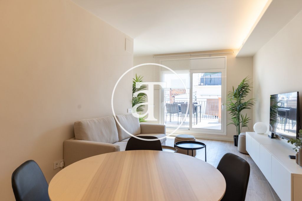 Monthly rental Penthouse with 2 bedrooms and 2 bathrooms with private terrace next to Plaça de Sants 12