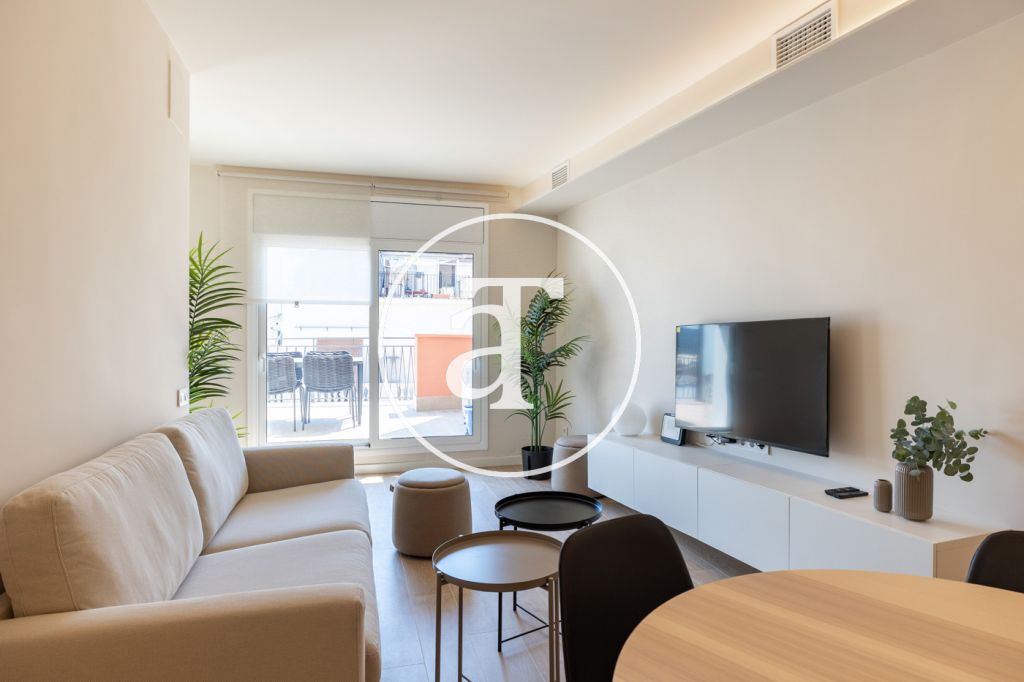 Monthly rental Penthouse with 2 bedrooms and 2 bathrooms with private terrace next to Plaça de Sants