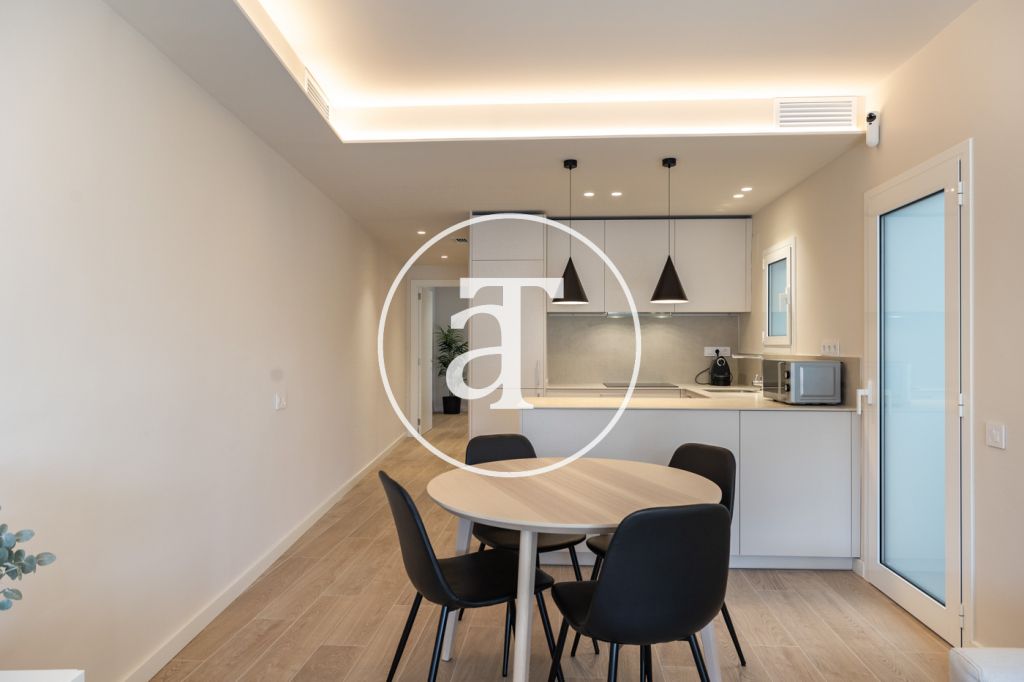Monthly rental Penthouse with 2 bedrooms and 2 bathrooms with private terrace next to Plaça de Sants 15