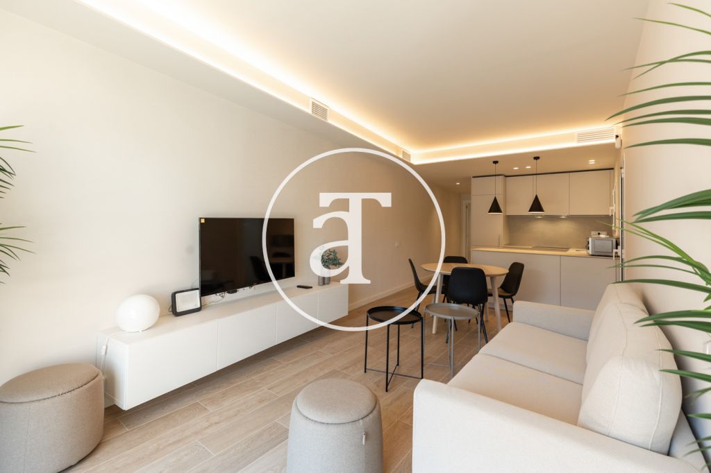 Monthly rental Penthouse with 2 bedrooms and 2 bathrooms with private terrace next to Plaça de Sants 13