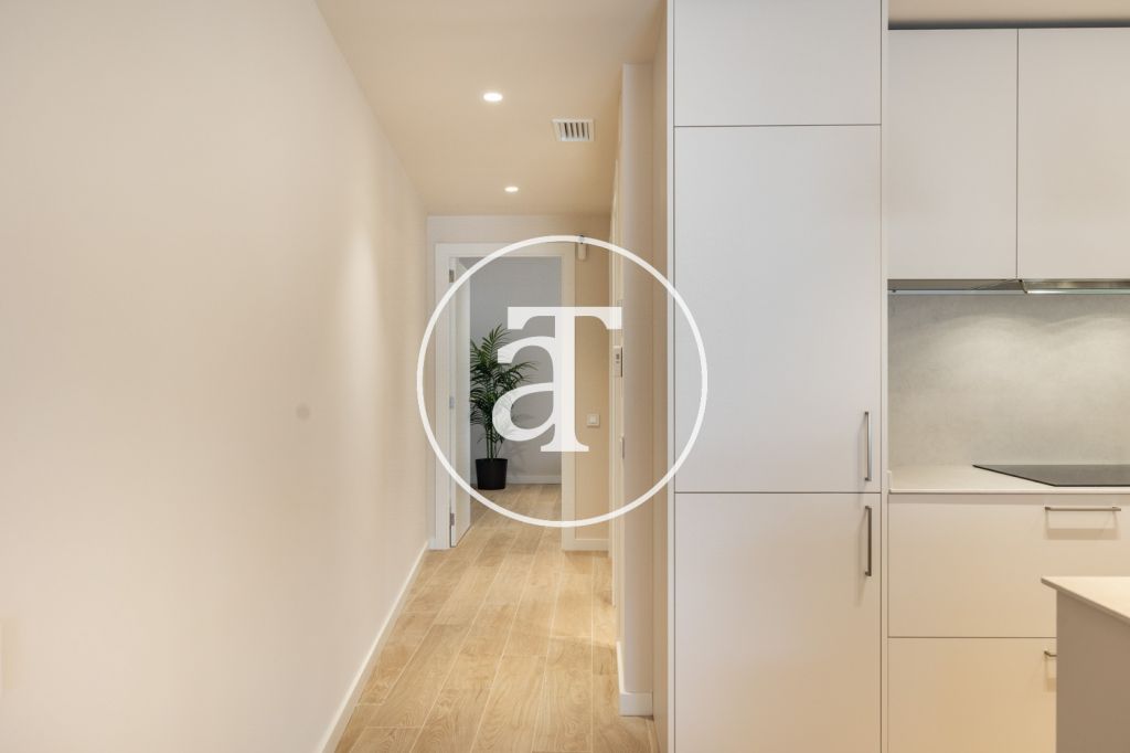 Monthly rental Penthouse with 2 bedrooms and 2 bathrooms with private terrace next to Plaça de Sants 20