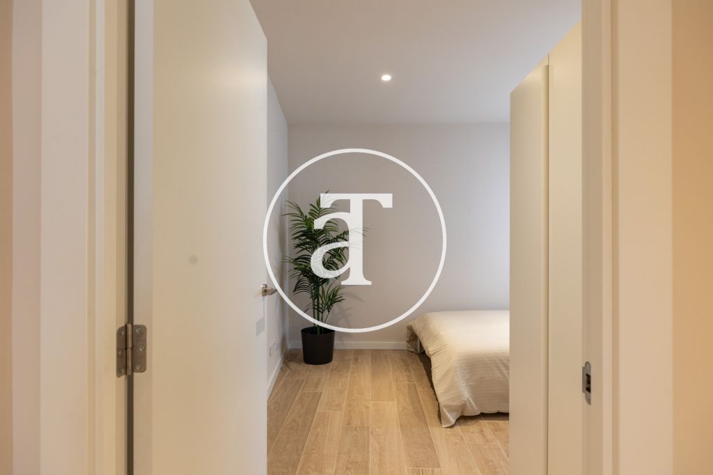 Monthly rental Penthouse with 2 bedrooms and 2 bathrooms with private terrace next to Plaça de Sants 29