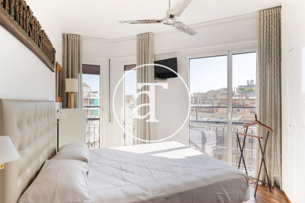 Piso de alquiler temporal de 3 habitaciones, terraza y 2 baños en L'Eixample 22