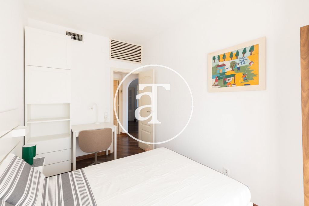 Piso de alquiler temporal de 3 habitaciones, terraza y 2 baños en L'Eixample 27