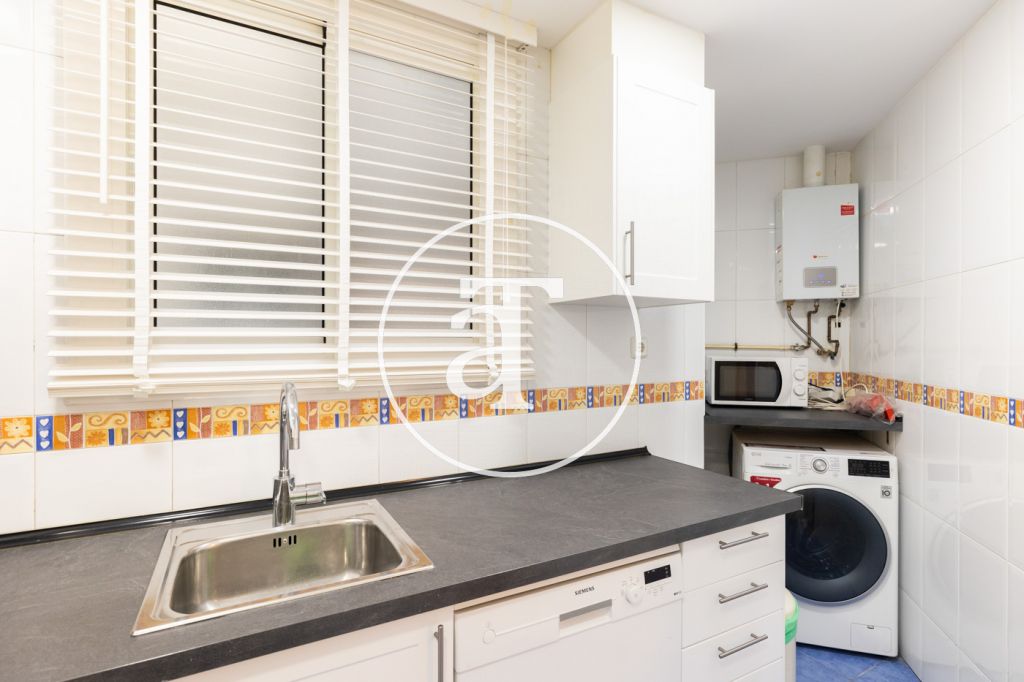 Piso de alquiler temporal de 3 habitaciones, terraza y 2 baños en L'Eixample 17