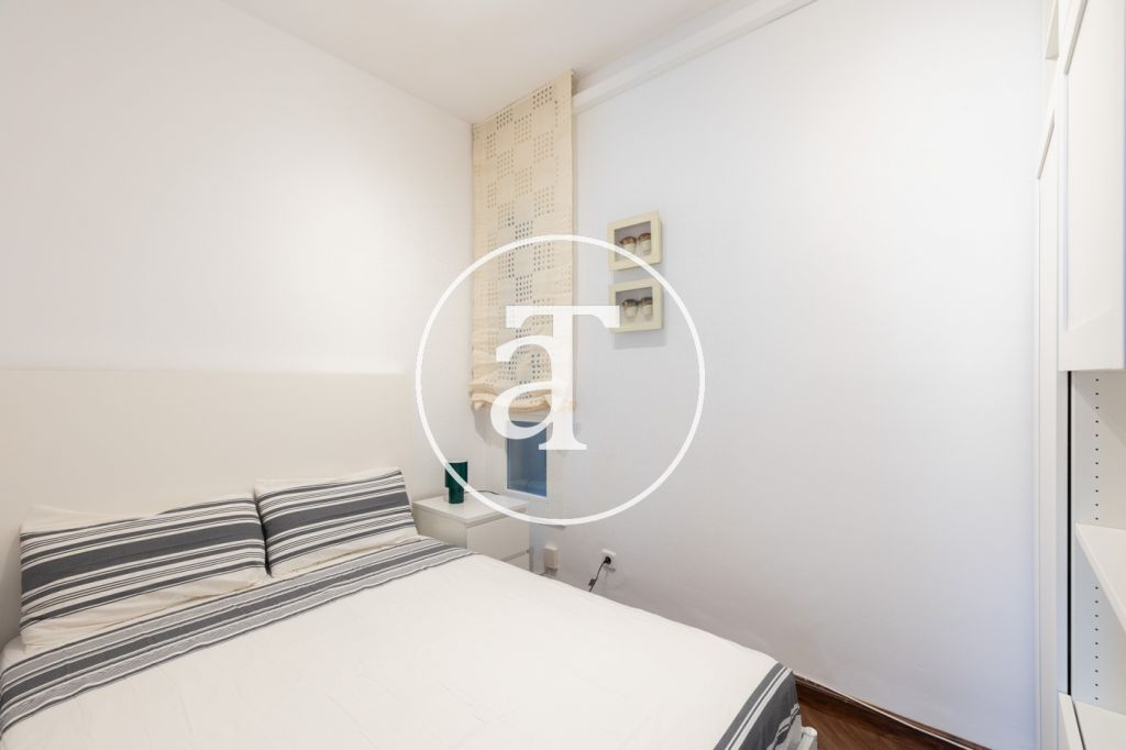 Piso de alquiler temporal de 3 habitaciones, terraza y 2 baños en L'Eixample 32