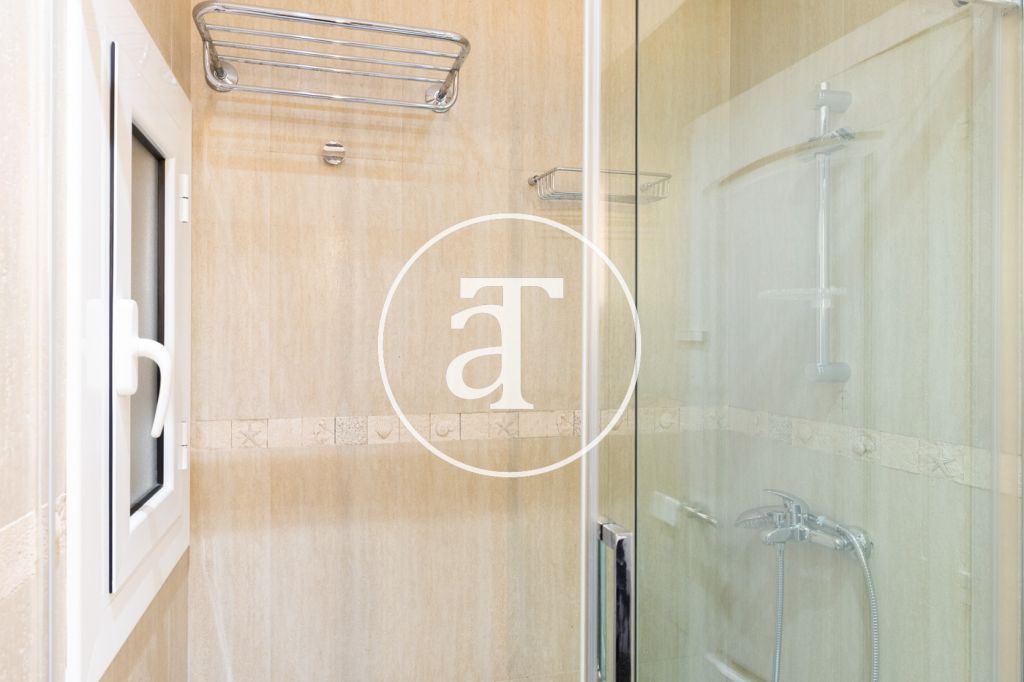 Piso de alquiler temporal de 3 habitaciones, terraza y 2 baños en L'Eixample 31
