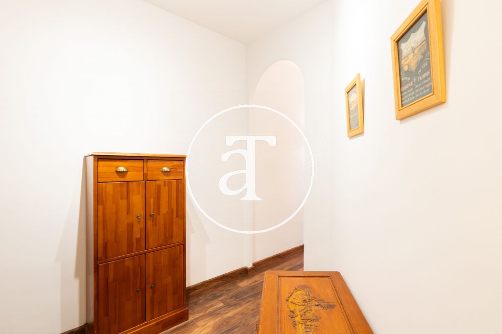 Piso de alquiler temporal de 3 habitaciones, terraza y 2 baños en L'Eixample 38