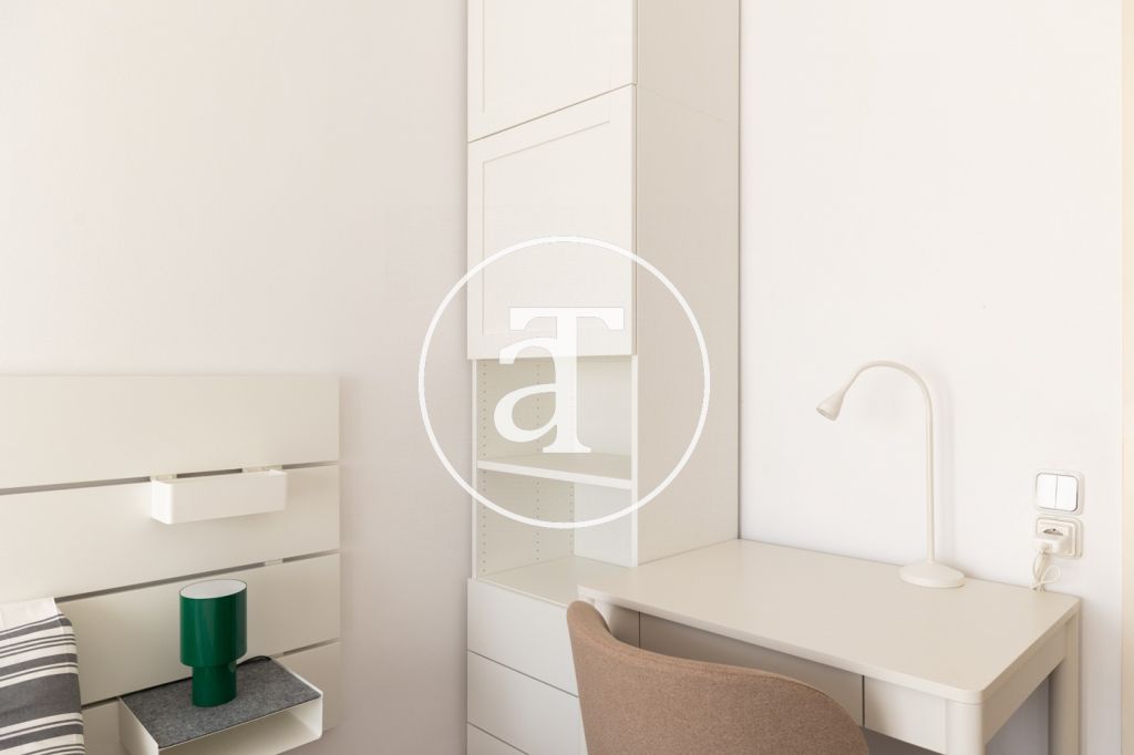 Piso de alquiler temporal de 3 habitaciones, terraza y 2 baños en L'Eixample 29