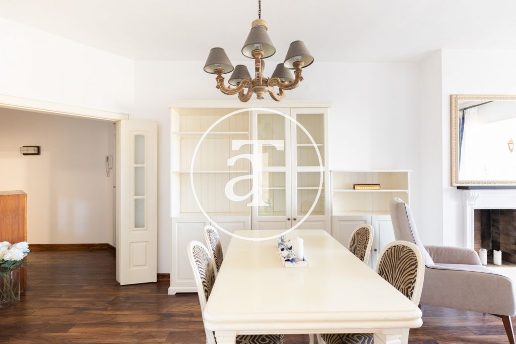 Piso de alquiler temporal de 3 habitaciones, terraza y 2 baños en L'Eixample 10