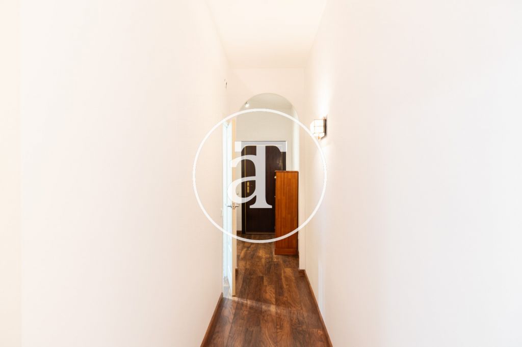 Piso de alquiler temporal de 3 habitaciones, terraza y 2 baños en L'Eixample 19