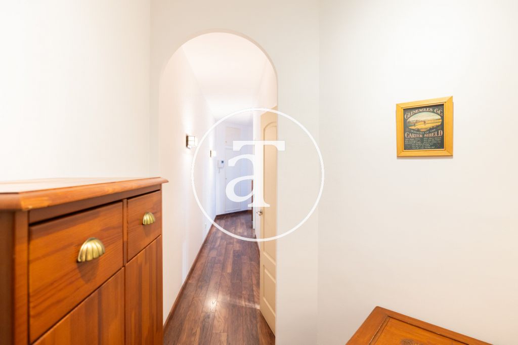 Piso de alquiler temporal de 3 habitaciones, terraza y 2 baños en L'Eixample 35