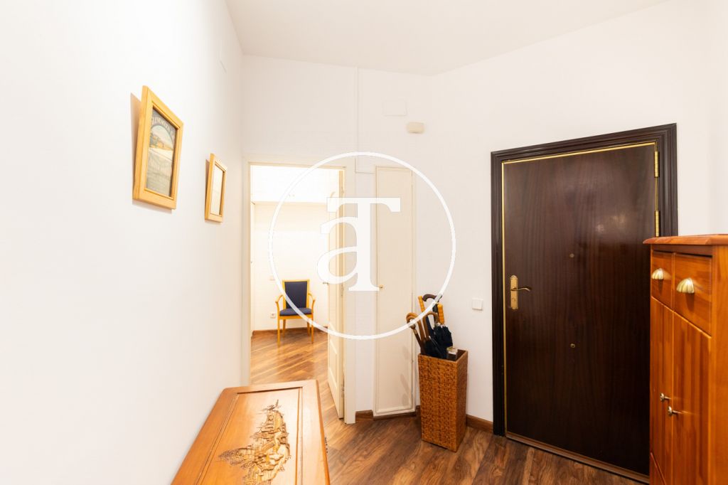 Piso de alquiler temporal de 3 habitaciones, terraza y 2 baños en L'Eixample 36