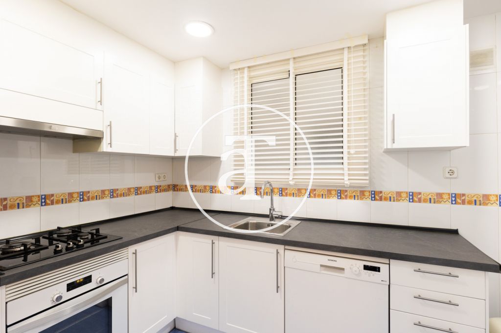 Piso de alquiler temporal de 3 habitaciones, terraza y 2 baños en L'Eixample 15